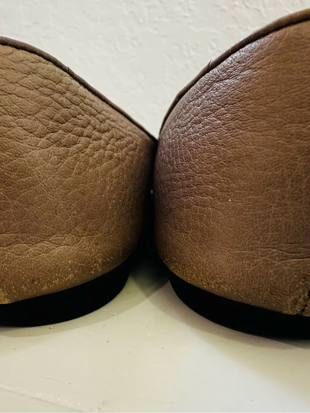 Tory Burch Reva Ballet Pebbled Leather Flats in Taupe Sz 6